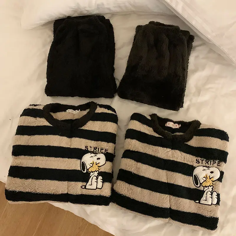 Men Shoes China - Conjunto de pijama de pelúcia bordado