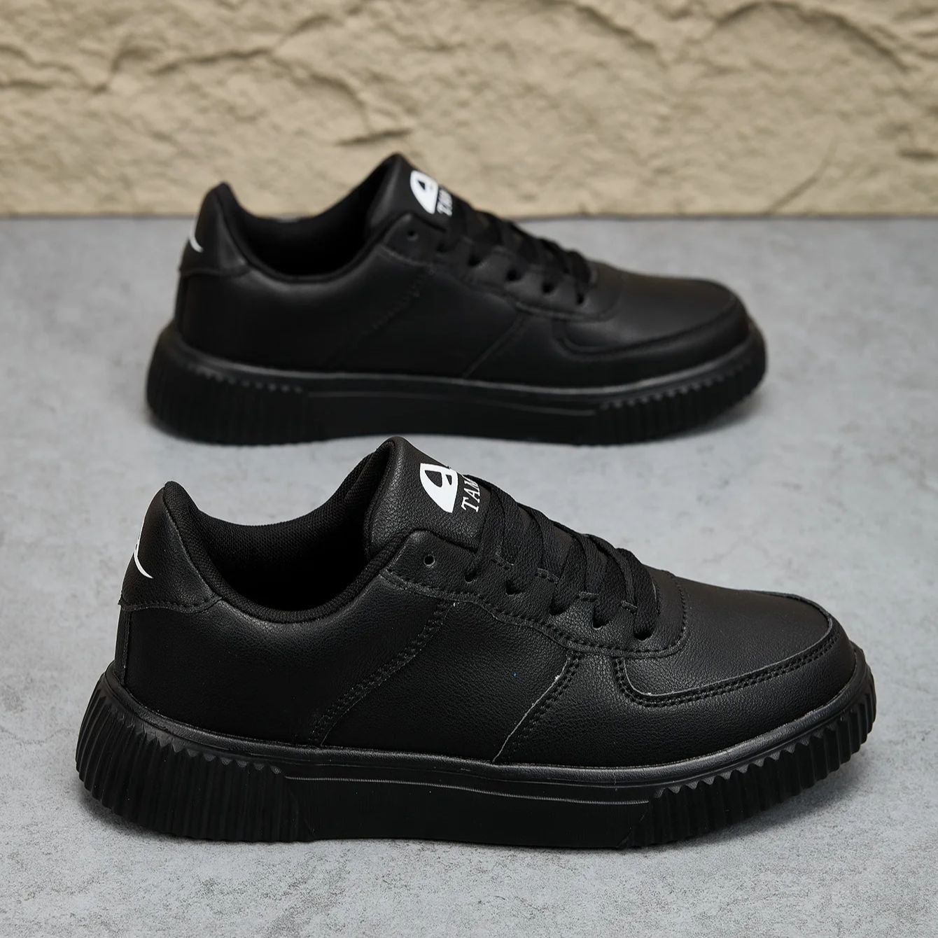 Homens ao ar livre sapatos de  - Men'S Shoes Black And White avaliação e preço