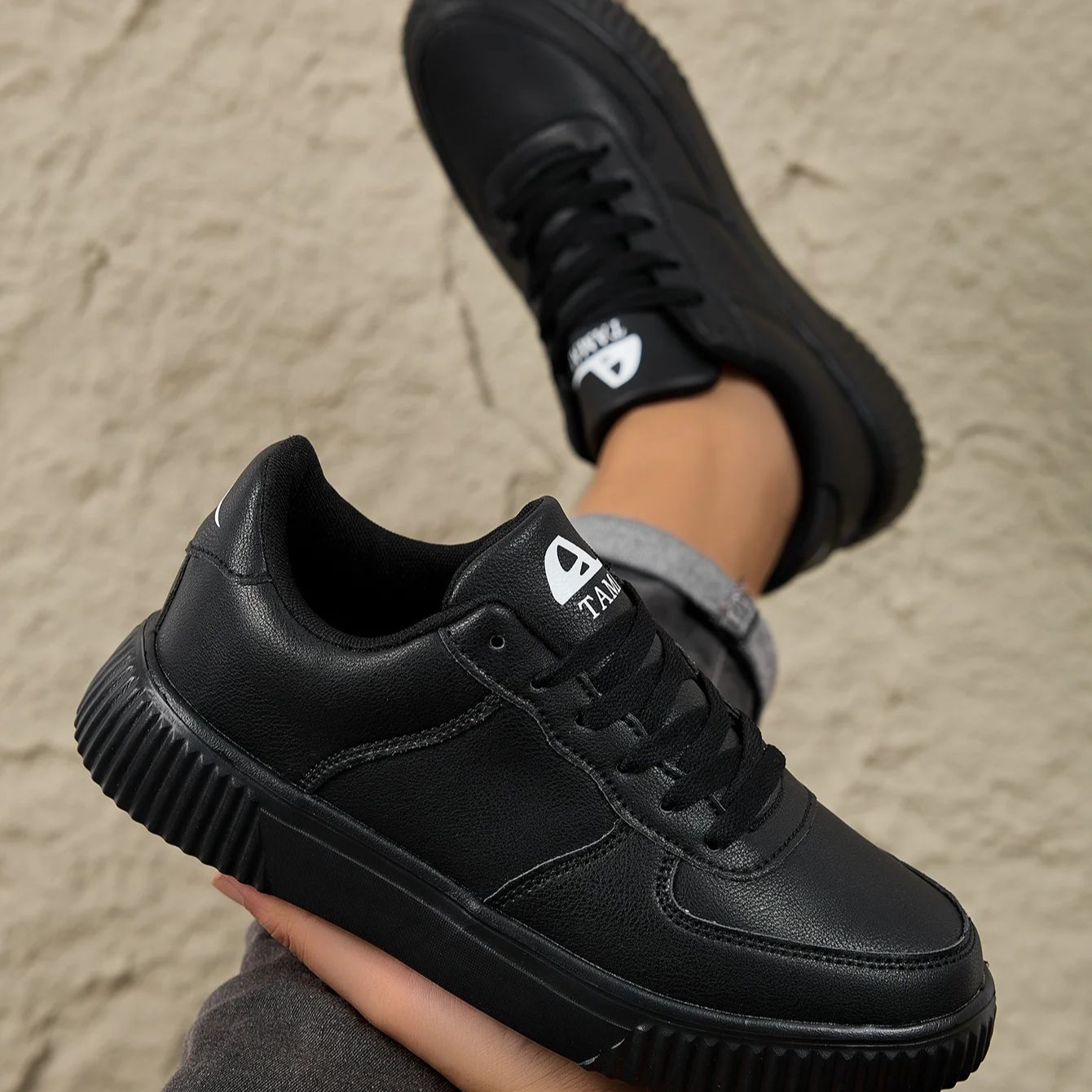 Homens ao ar livre sapatos de  - Men'S Shoes Black And White avaliação e preço