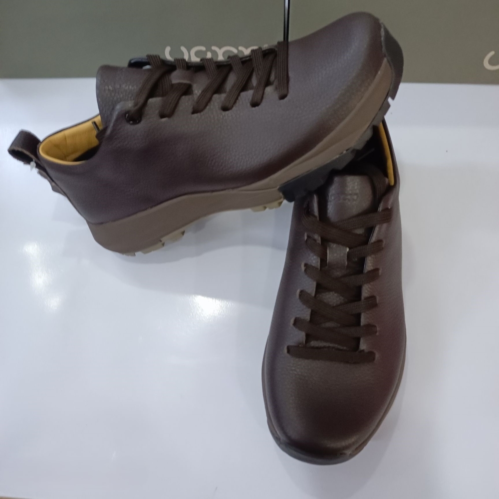 Sapatos de Couro de Vaca para  - Men Shoes Louboutin avaliação e preço